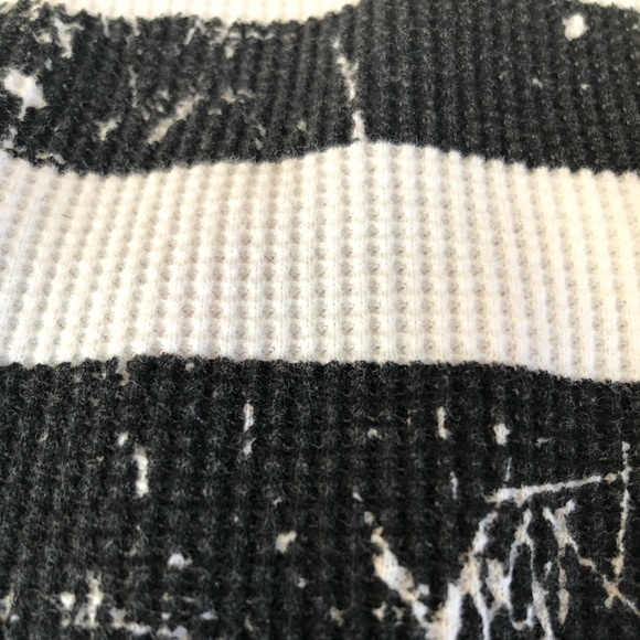 Black and White Striped Thermal - Picture 4 of 4